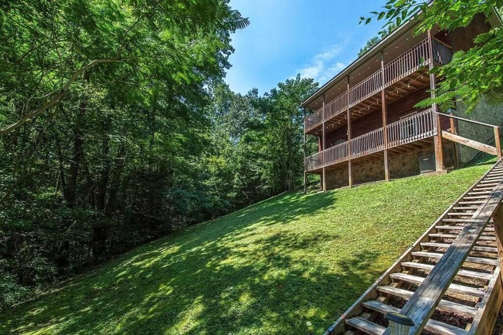 Smokey Mountain Retreat, Hot Tub, Game Room, Sleeps 8! Gatlinburg Exterior foto