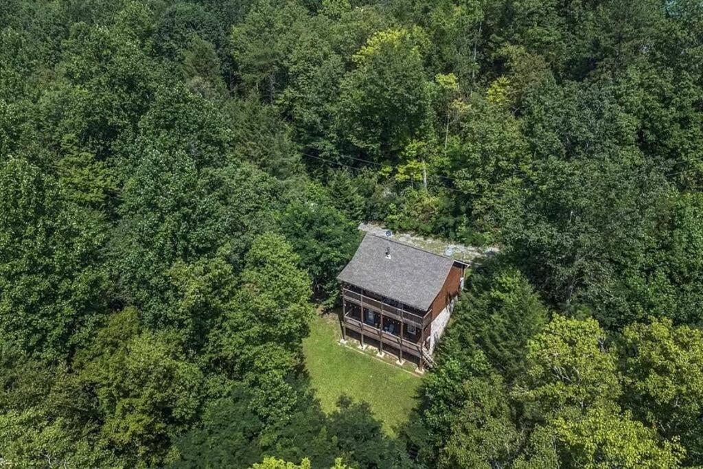 Smokey Mountain Retreat, Hot Tub, Game Room, Sleeps 8! Gatlinburg Exterior foto