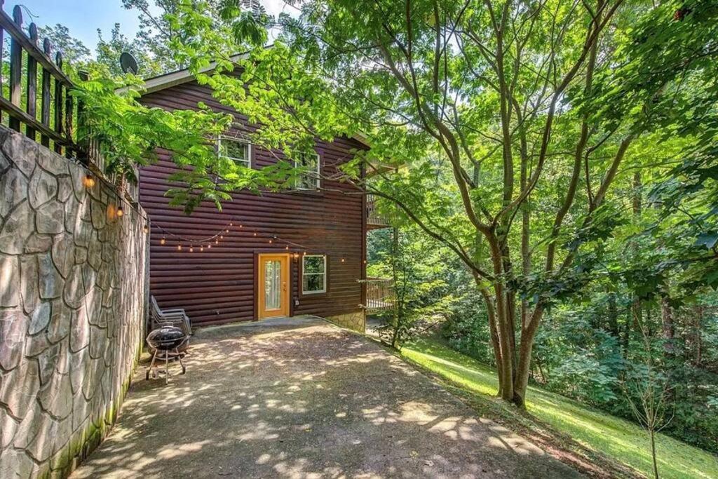 Smokey Mountain Retreat, Hot Tub, Game Room, Sleeps 8! Gatlinburg Exterior foto