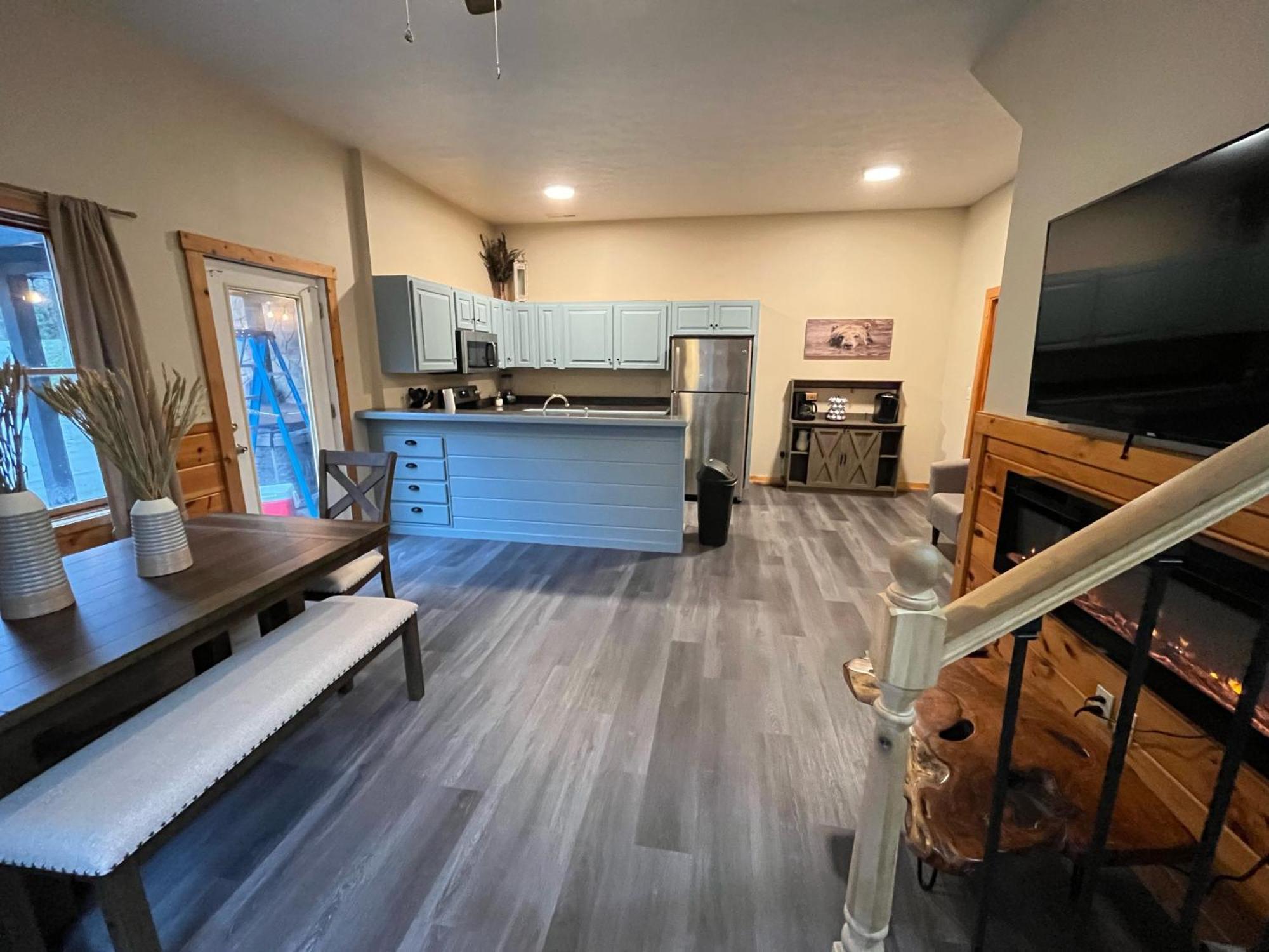 Smokey Mountain Retreat, Hot Tub, Game Room, Sleeps 8! Gatlinburg Exterior foto