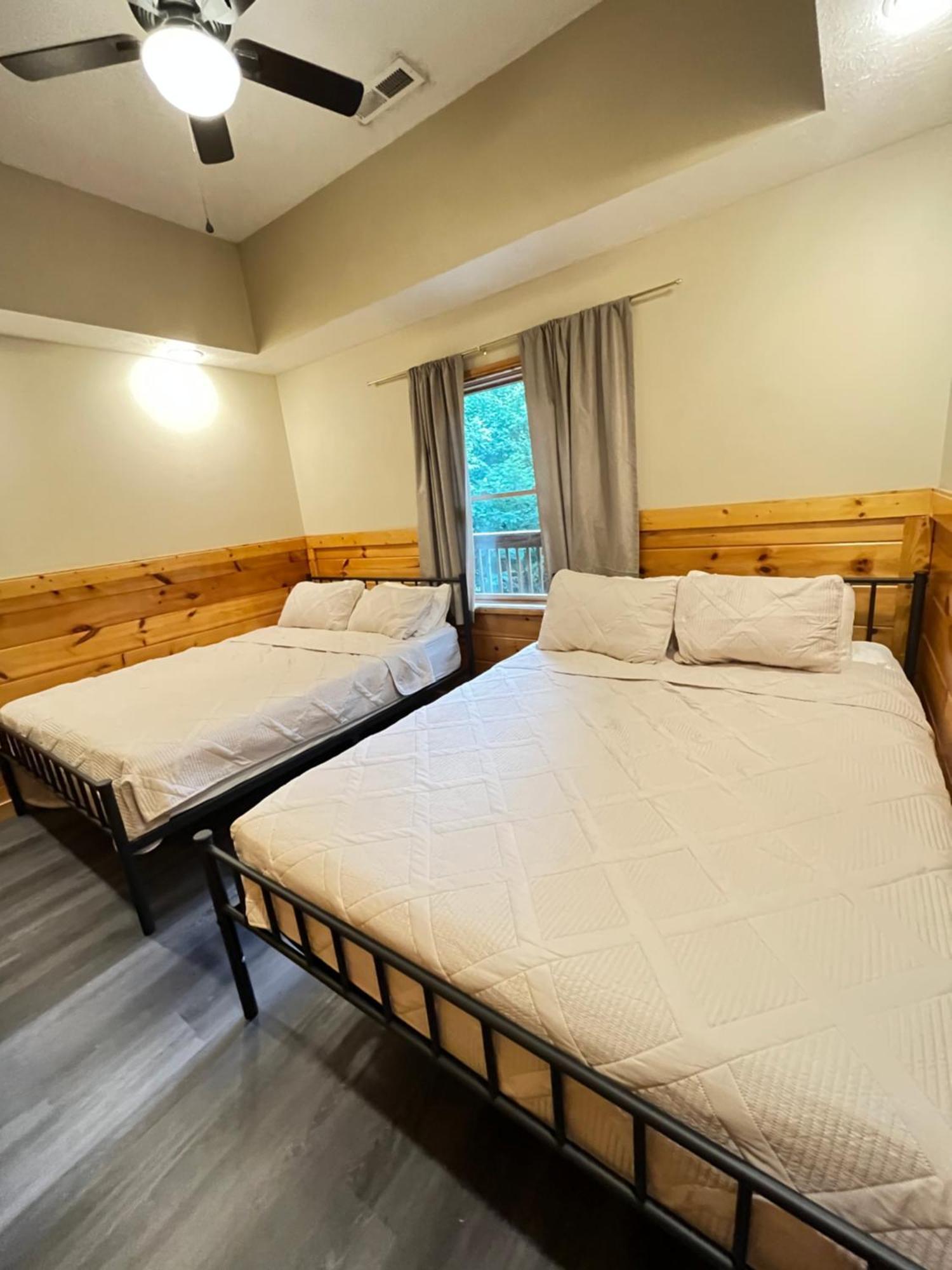 Smokey Mountain Retreat, Hot Tub, Game Room, Sleeps 8! Gatlinburg Exterior foto